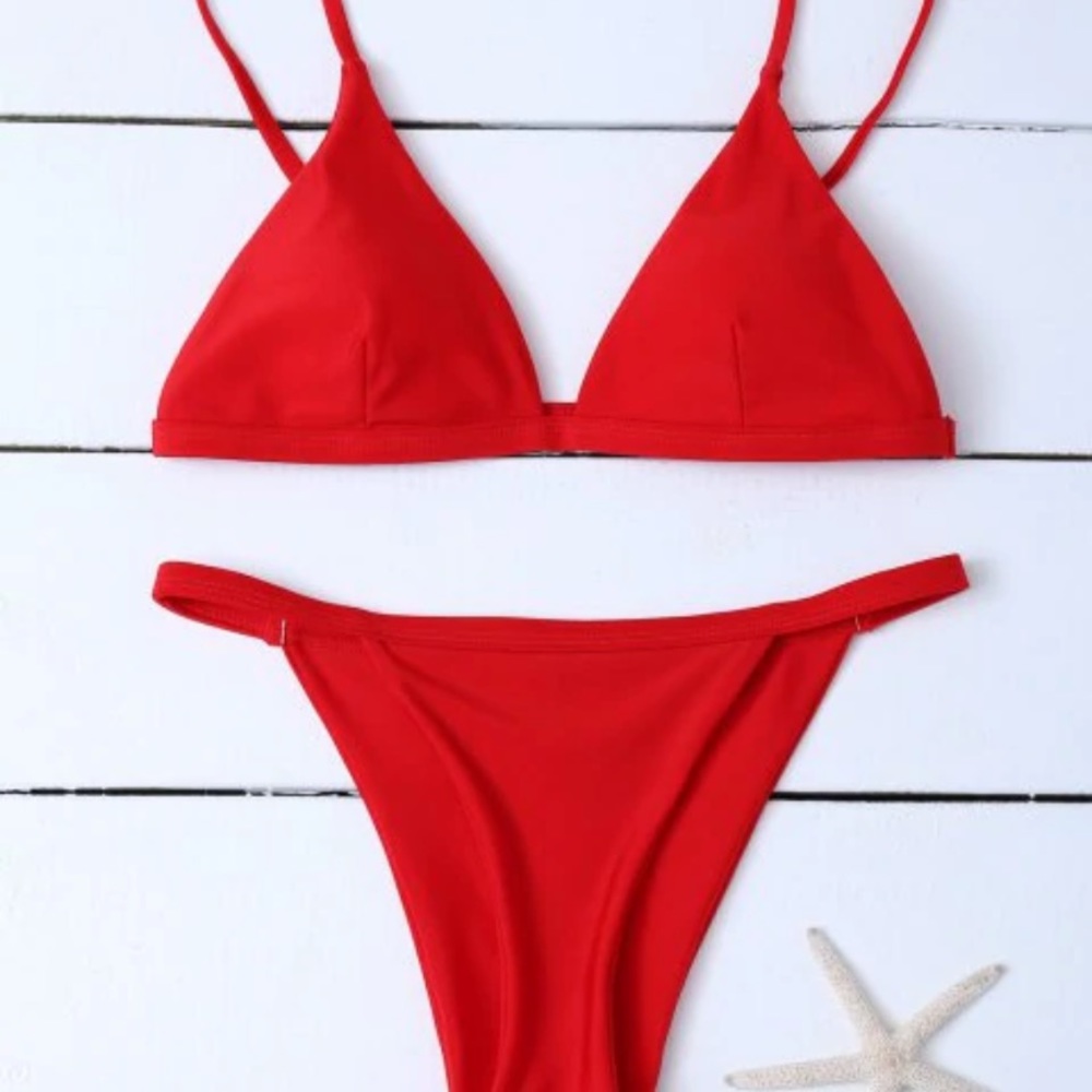 Red bikini - Picture 2 of 3